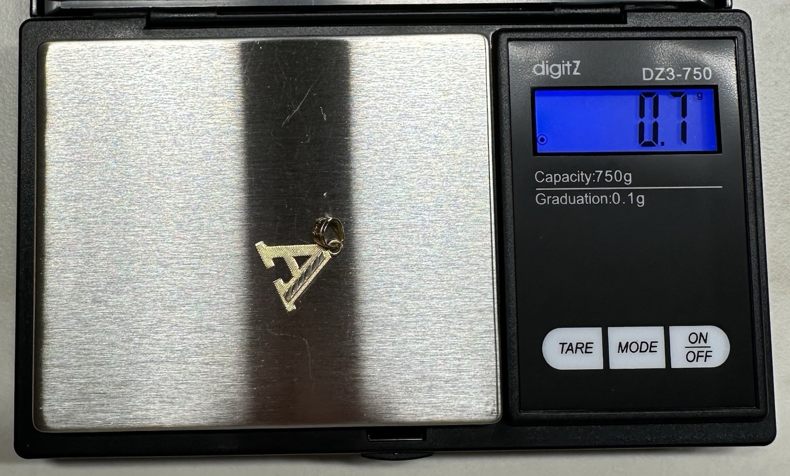 14k small block A initial pendant - image 4