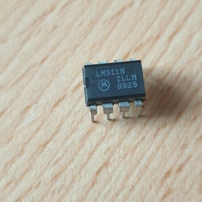 (2 PCS) Motorola LM311N Comparator single DIP8