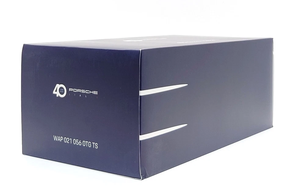 Spark 1:18 Porsche 911 Carrera 4 GTS (992.2) 40 Jahre Italia (Dealer Edition) - Image 2 of 4