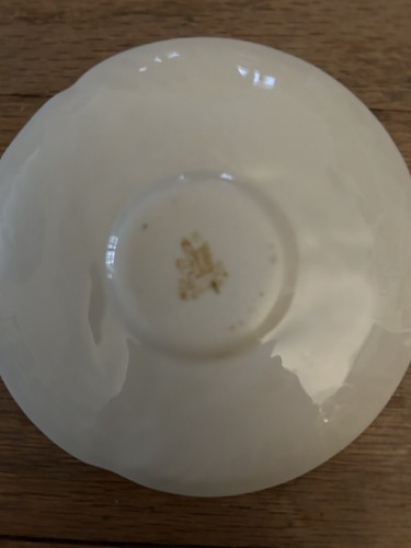 Belleek Vintage Tridacna Demitasse Cup And Shamrock Saucer Set Ireland EUC - Picture 6 of 8