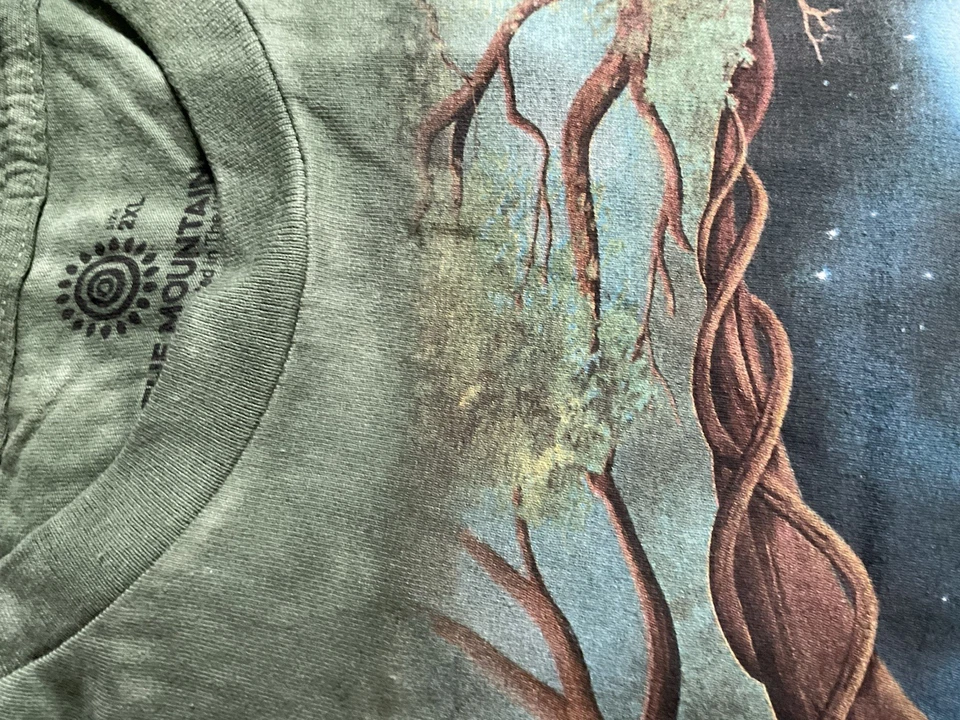 Camiseta The Mountain Hombre Verde Árbol Hombre Luna Gráfico Grande 2 X-Grande Foto 3 de 3