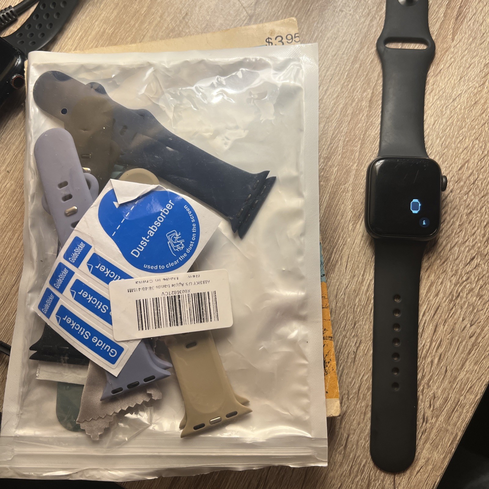 Apple Watch (SE) 2nd Gen 40mm Black with Multiple bands  Good Condition