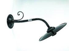 Lampada da parete esterno in ferro battuto con piatto bianco smaltato a fuoco 