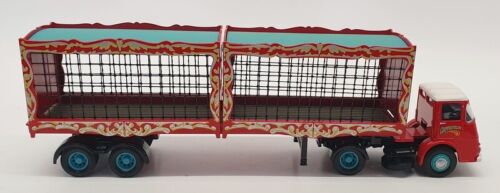 Corgi 1/50 Scale 11201 - ERF KV Artic With Cages Lions Tigers Pedestal & Tamer - Picture 3 of 7