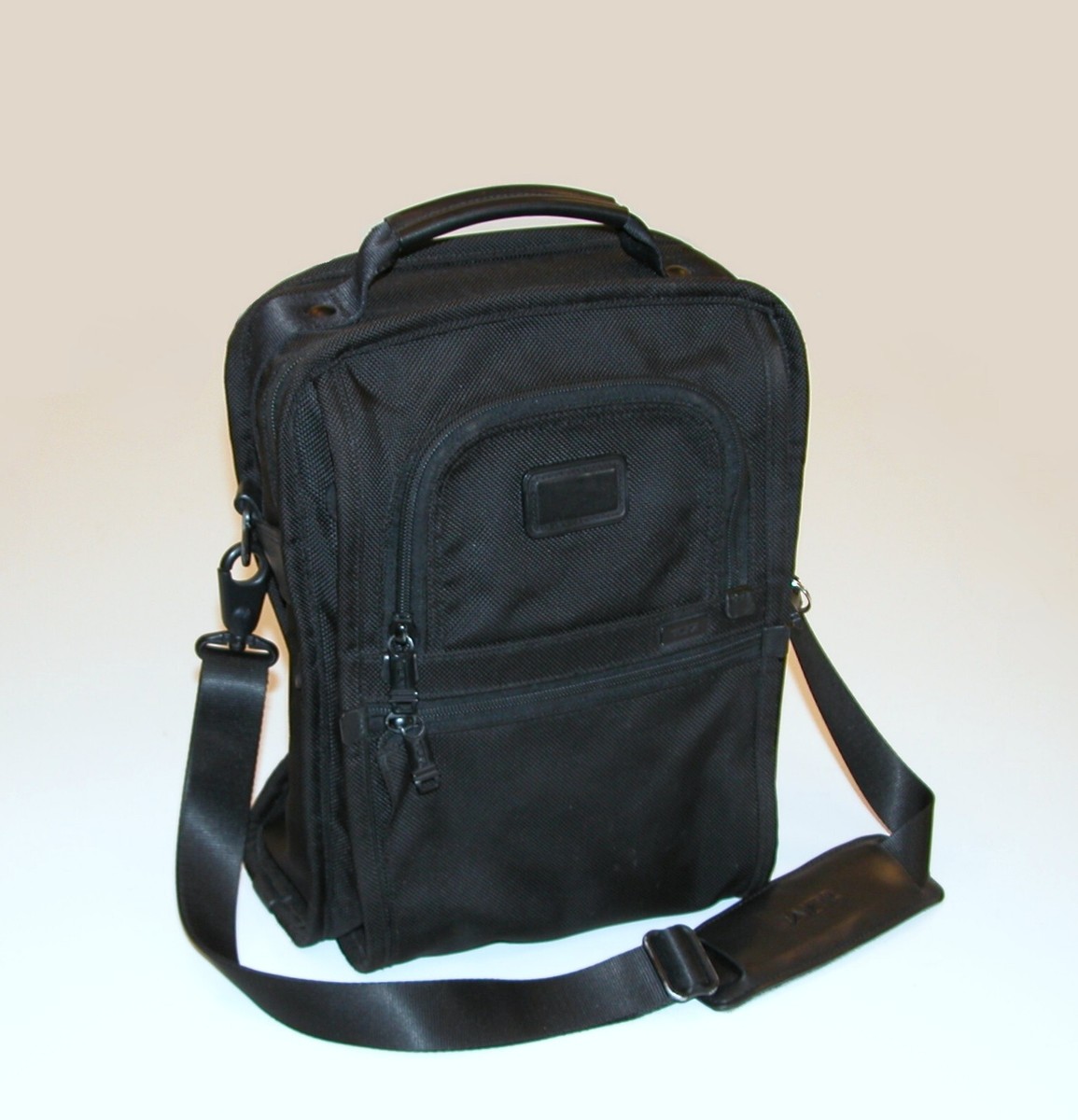 TUMI Handbag Shoulder Bag 2way Black Medium Travel Tote Bag TUMI Handbag Shoulder Bag 2way Black Medium Travel Tote Bag