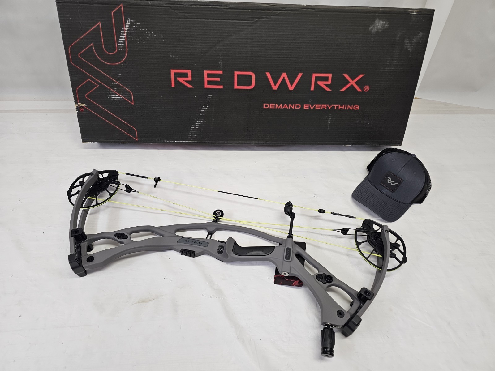 Hoyt RX-9 60 - 70lbs/25" - 30"/Tombstone w/Yellow Strings
