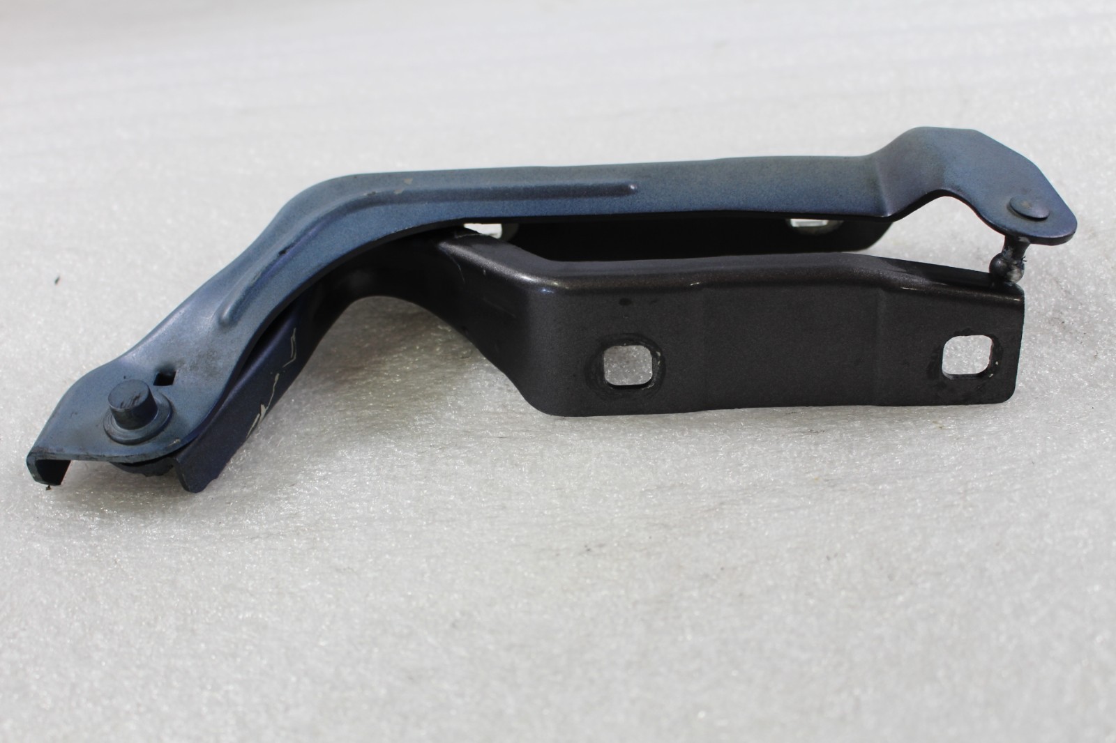 Maserati Ghibli, Quattroporte, LH, Left, Front Lid Hinge, Used, P/N 670001873