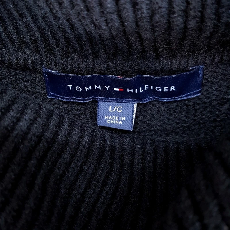 Suéter feminino TOMMY Hilfiger pulôver preto grande fora do ombro malha de cabo - Imagem 3 de 4