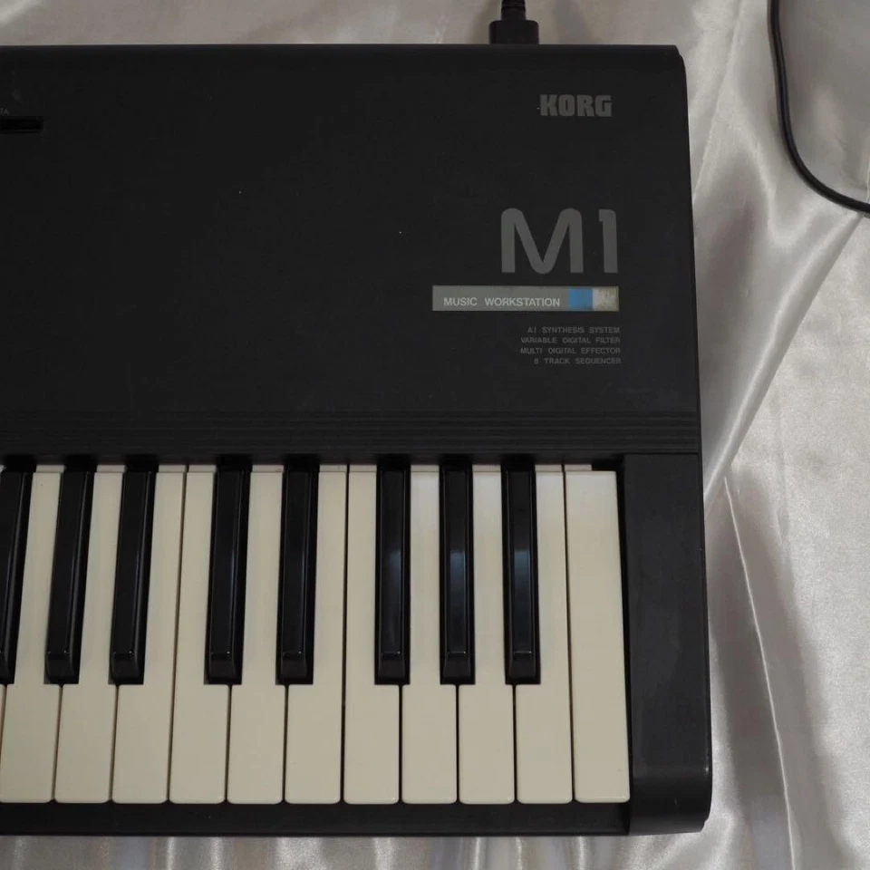 Korg M1 61-Keys Keyboard Synthesizer Music Workstation Black keyboard Japan - Image 3 of 4
