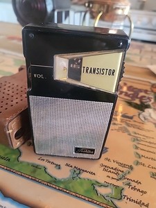 ANCIENNE RADIO TRANSISTOR Europhon Modèle 915 Très Très RARE Vintage