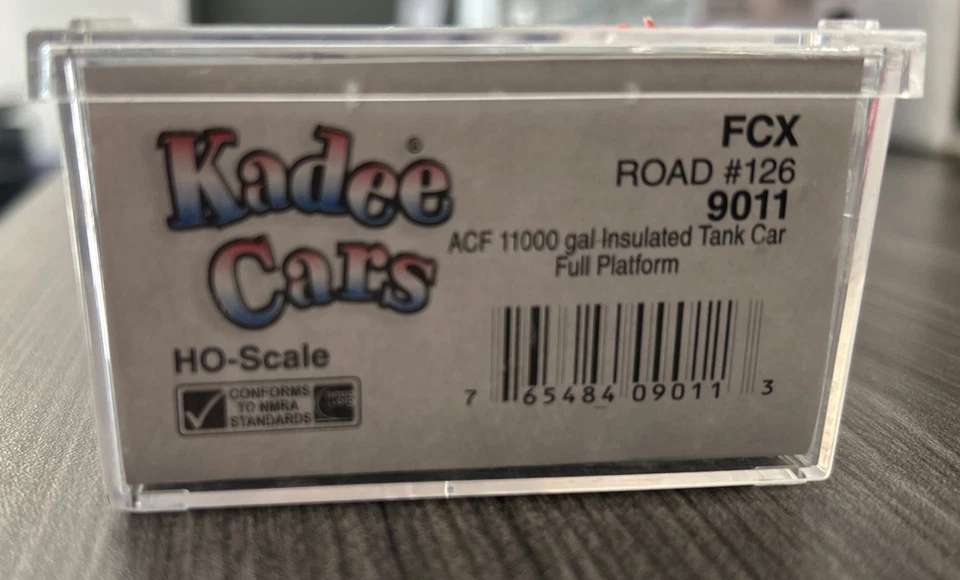 Kadee Cars HO RTR #9011 ACF 11000 Gal Tank Car-Fuelane Corporation #126 NIB CC - Image 2 of 4