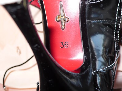 Escarpins Cesare Paciotti En Cuir Verni Noir - Taille 36, Occasion En Très Bel état