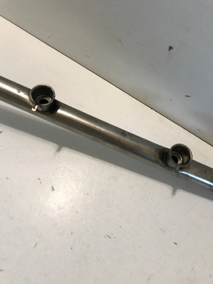 Porsche Cayenne Fuel Rail Genuine 4.5 V8 2005 - image 3 of 4