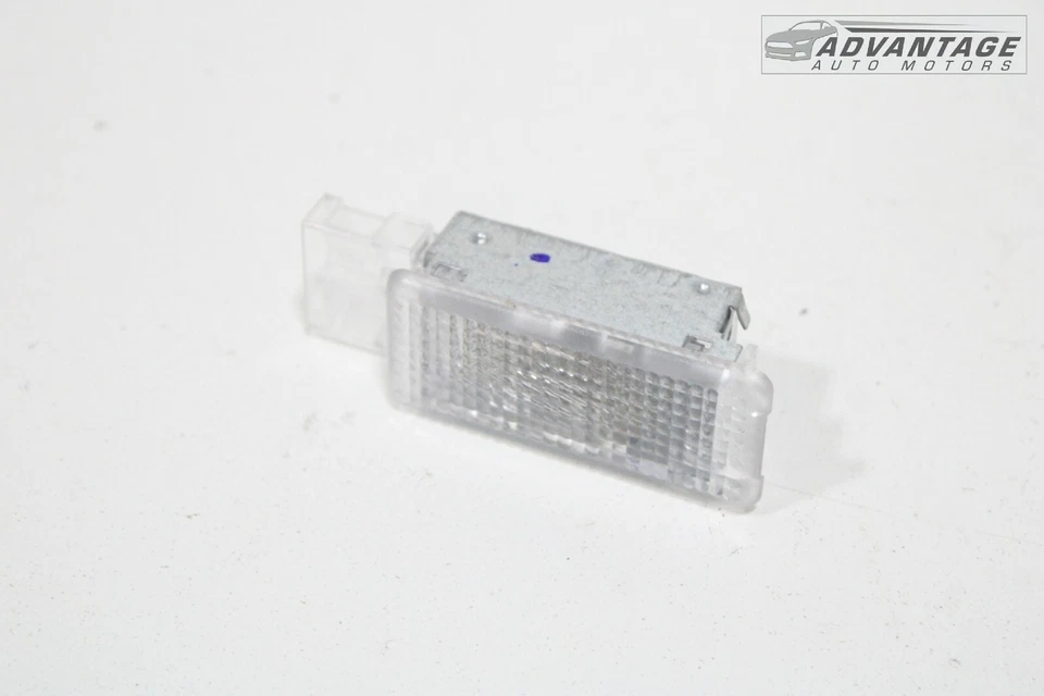 Lâmpada de cortesia interior Volkswagen Golf Alltrack 2017-2019 7L0947415 fabricante de equipamento original - Imagem 2 de 4