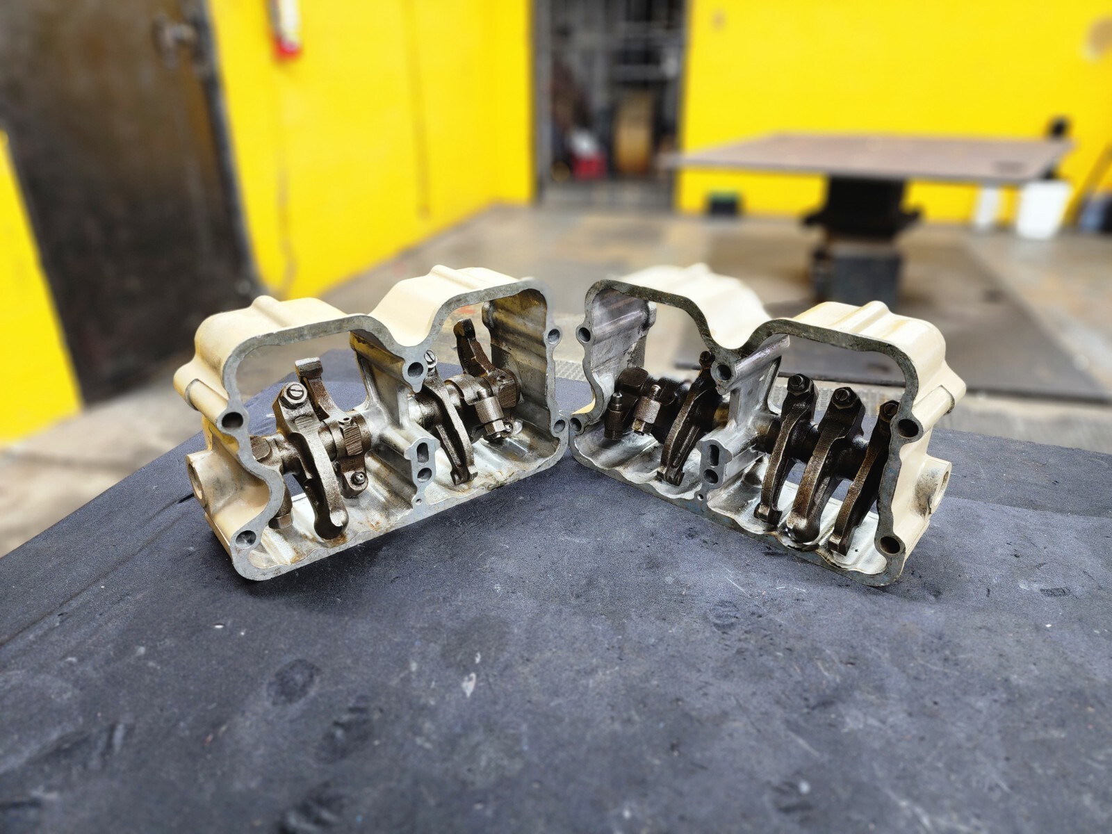 Cummins N14 Rocker Arm 218152 & Housing 3007242, SOLD INDIVIDUALLY 