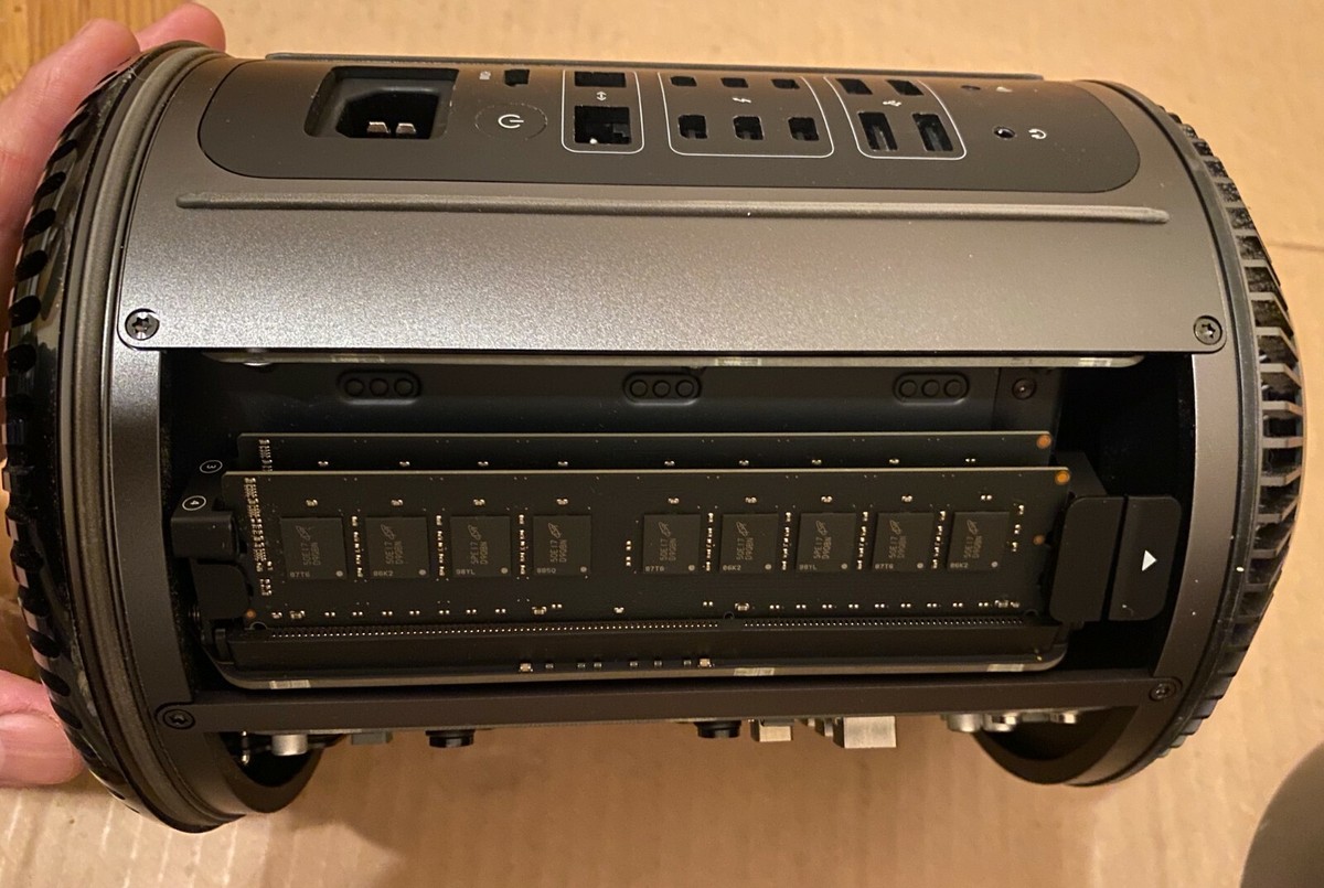 Apple Mac Pro 2013 A1481 6-Core 3.5 GHz Xeon 32GB 2xD300 No Apple Mac Pro 2013 A1481 6-Core 3.5 GHz Xeon 32GB 2xD300 No