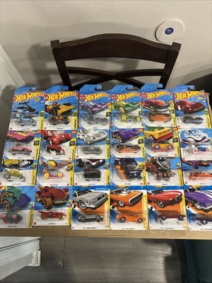 NIP Lot Of 24 Hot Wheels Mixed - Experimotors- Fast Foodie- Mega Bite - 2011 New