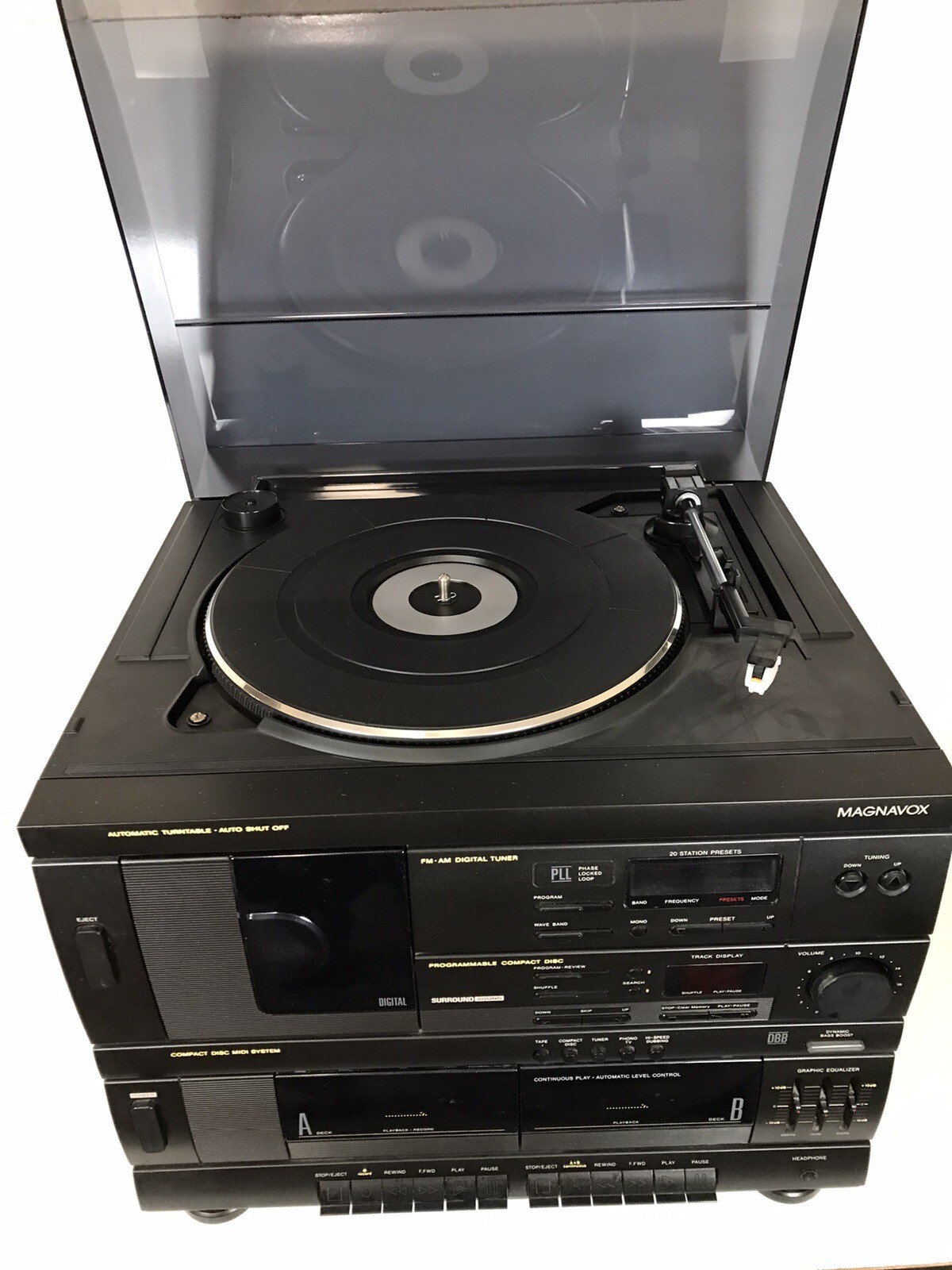 Magnavox Belt Drive Turntable CD,AM FM Dual Cassette Model FCD196BK01