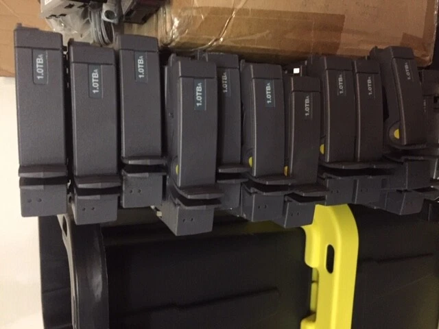 NetApp FAS2040 / FAS2020 116-00243+C0 WITH TOTAL 12 X 1TB HARD DRIVES - Image 4 of 4