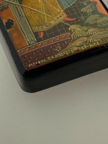 Fina caja de agujas de laca rusa vintage, Mstera, cuento de gallo dorado de 1990. - Imagen 5 de 5