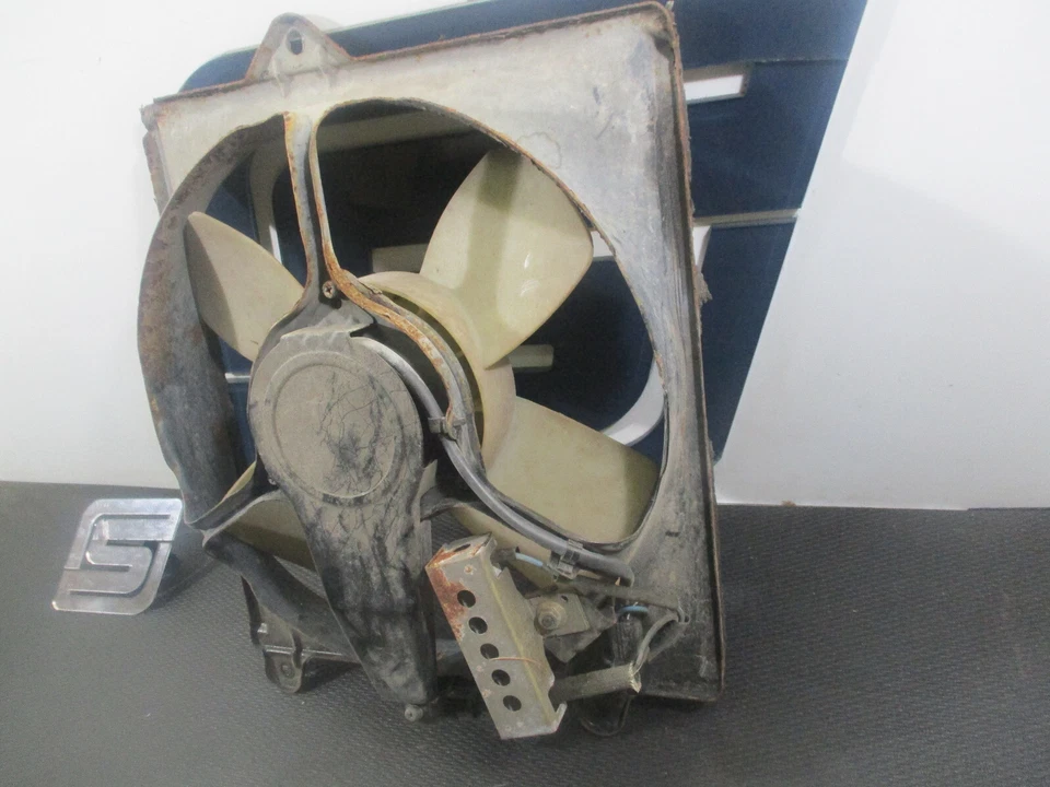 Plymouth Laser 1992 - Conjunto de ventilador de refrigeración auxiliar condensador de radiador Foto 3 de 4