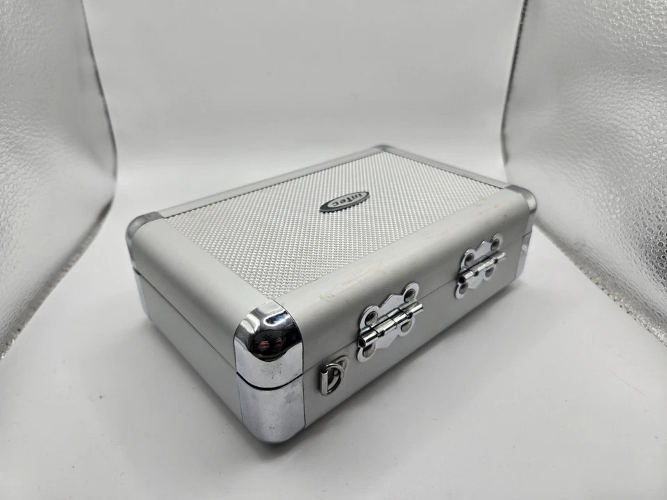 Nintendo 3DS DSi DS Lite Game Intec Hard Case Silver - Used - Image 3 of 3