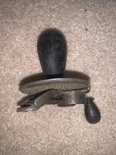 Antyczna mechaniczna tarka do gałki muszkatołowej z 1800 roku