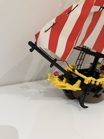 LEGO Pirates 6285 Black Seas Barracuda Dark Shark 100% complete set