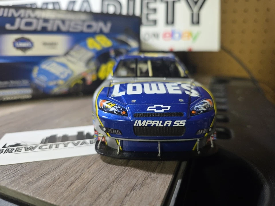 Jimmie Johnson #48 Lowe’s 2009 CUNA 1/24 Nascar Diecast Foto 4 de 4