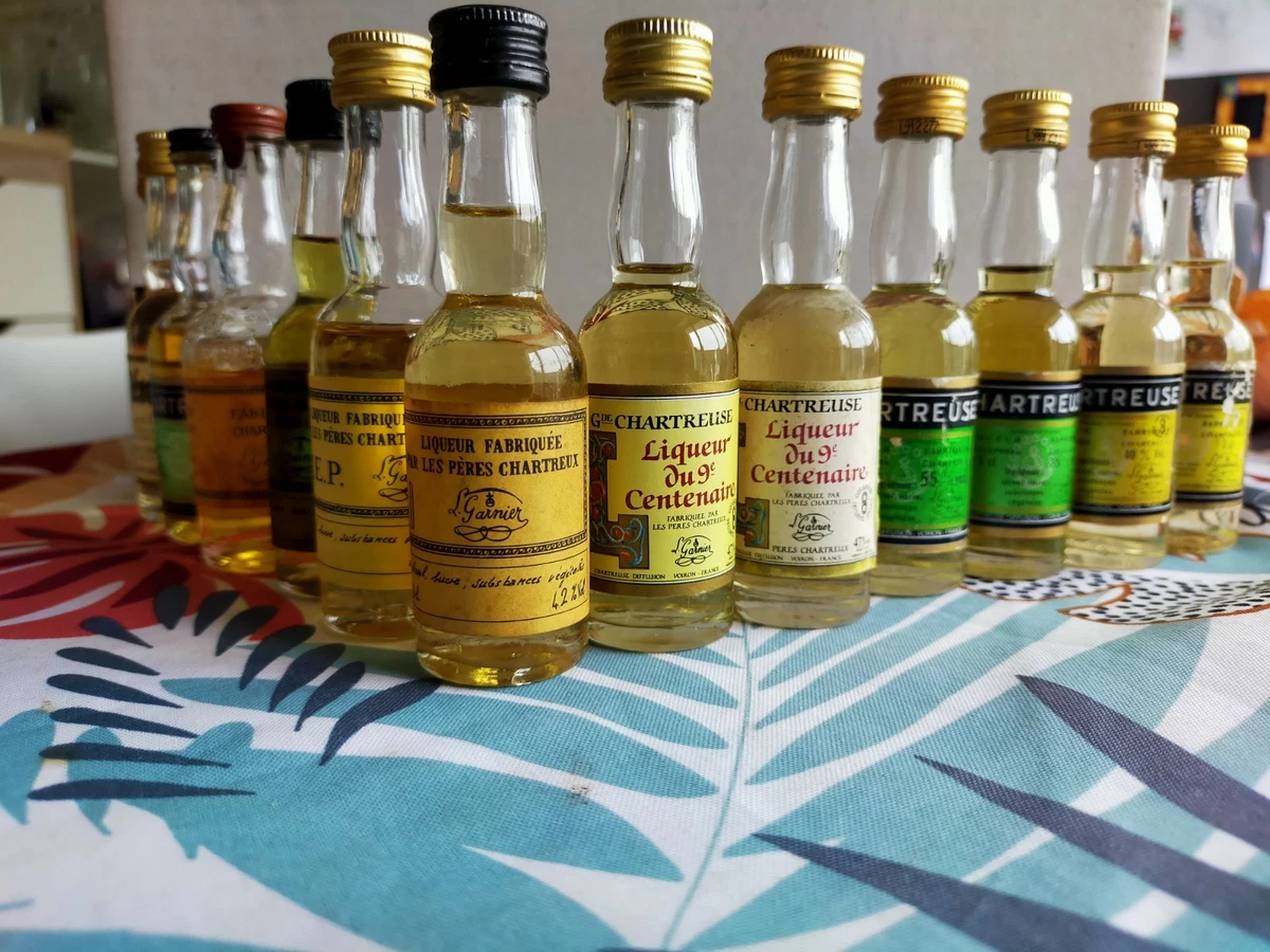 ANCIENNE BOUTEILLE CHARTREUSE Pères Chartreux Garnier Voiron Liqueur 50cl neuve EUR 256,00 - FR