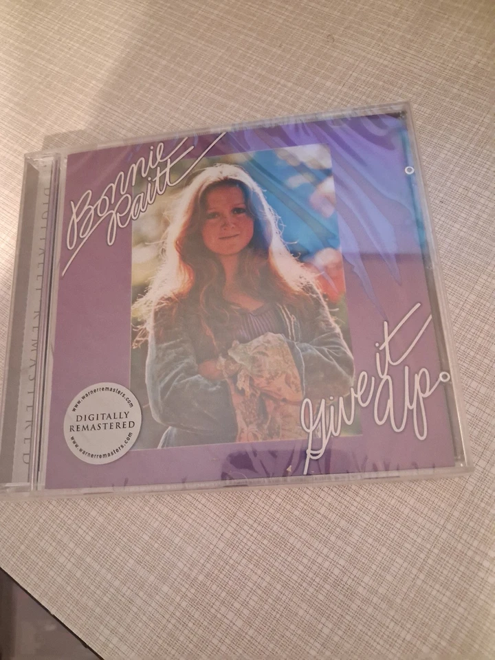 BONNIE RAITT - GIVE IT UP (Dig. Rem. in 2002, 10 Songs, OVP) - Bild 1 von 2