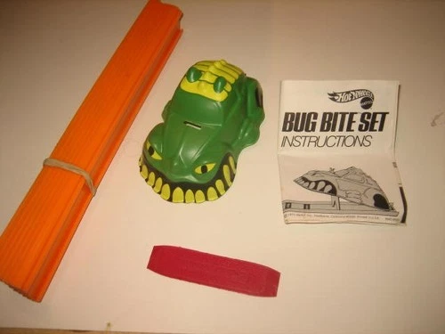 Hot Wheels Redline Bug Bite Set pieces + instructions