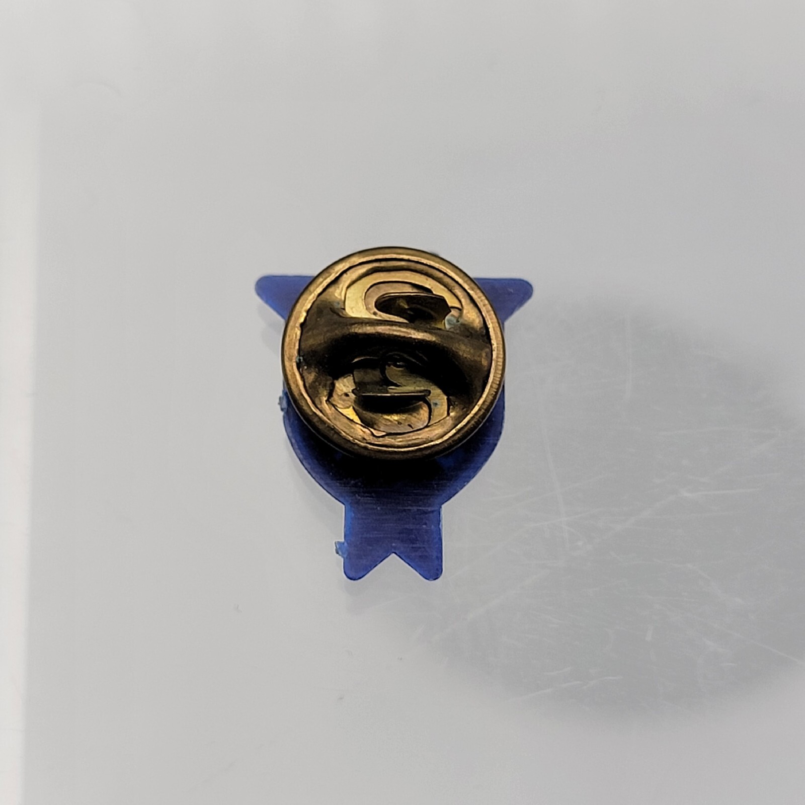 VTG Heilemans Old Style Beer Pin Button Hat Lapel Vest Alcohol Logo Blue Plastic