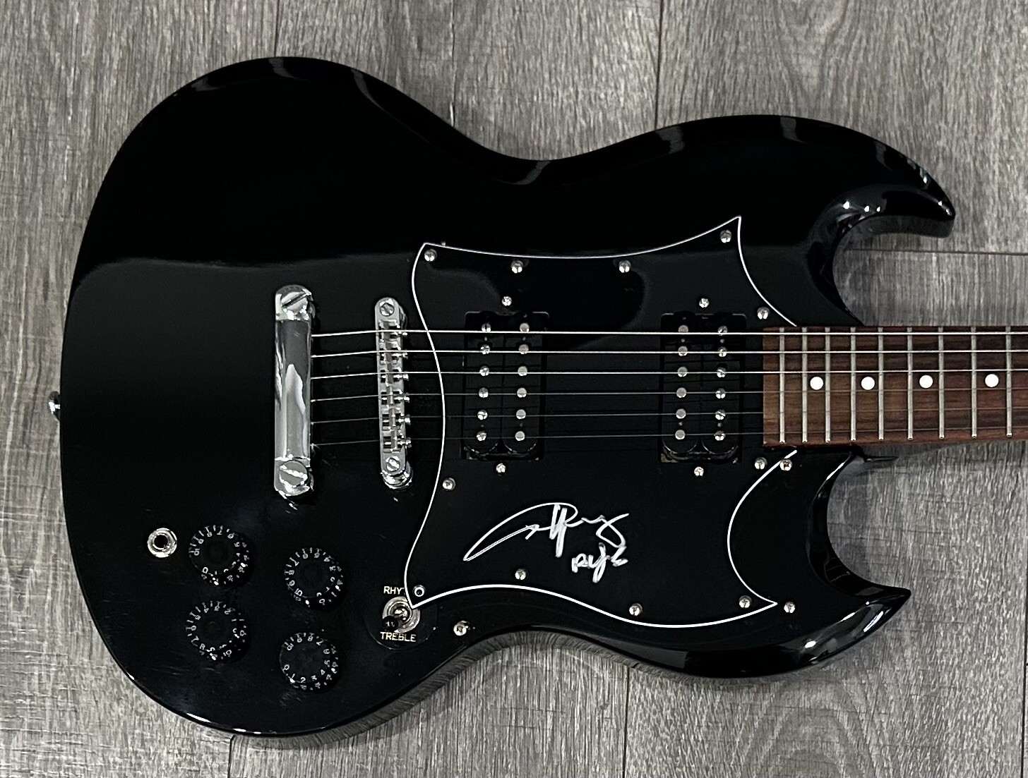 Angus Young Signed Guitar AC DC Autographed Guitar SG Gibson Epiphone ...