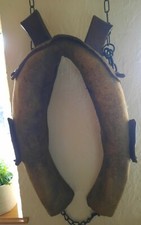 1 Ancien collier d'epaule de cheval, très bon état,  bois,  cuir et métal !!