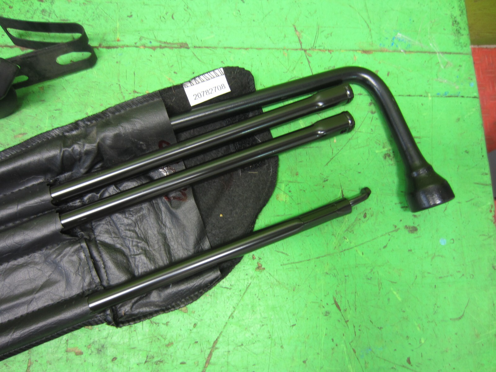 08 09 10 11 12 13 Silverado Sierra Extended Cab Jack Set Wheel Wrench