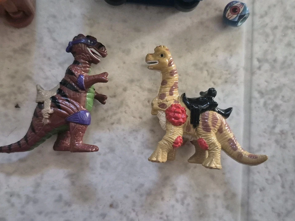 Carro Teenage Mutant Ninja Turtles Mini Mutants Dino Jammin T-Rex Brontosaurus Foto 2 de 4