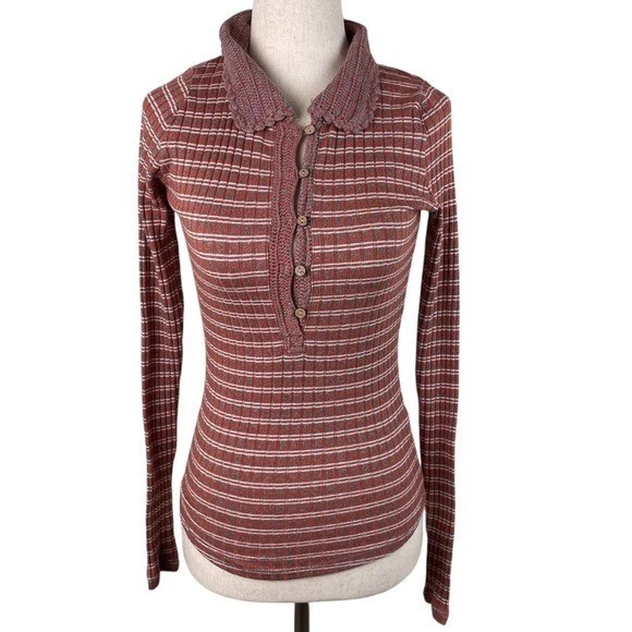 Top Free People Delilah Óxido Talla XS Rayas Acanalado Henley Crochet Tejido Cuello Foto 3 de 4