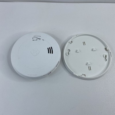 First Alert 2-IN-1 Smoke & CO Alarms Voice & Location Alerts SMC0210V