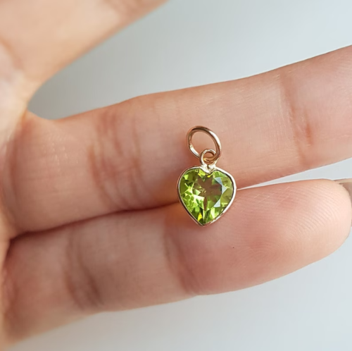 Solid 18k Gold Green Peridot Heart Shape Handmade Gift For Women Charms Pendant - 第 1/8 張圖片