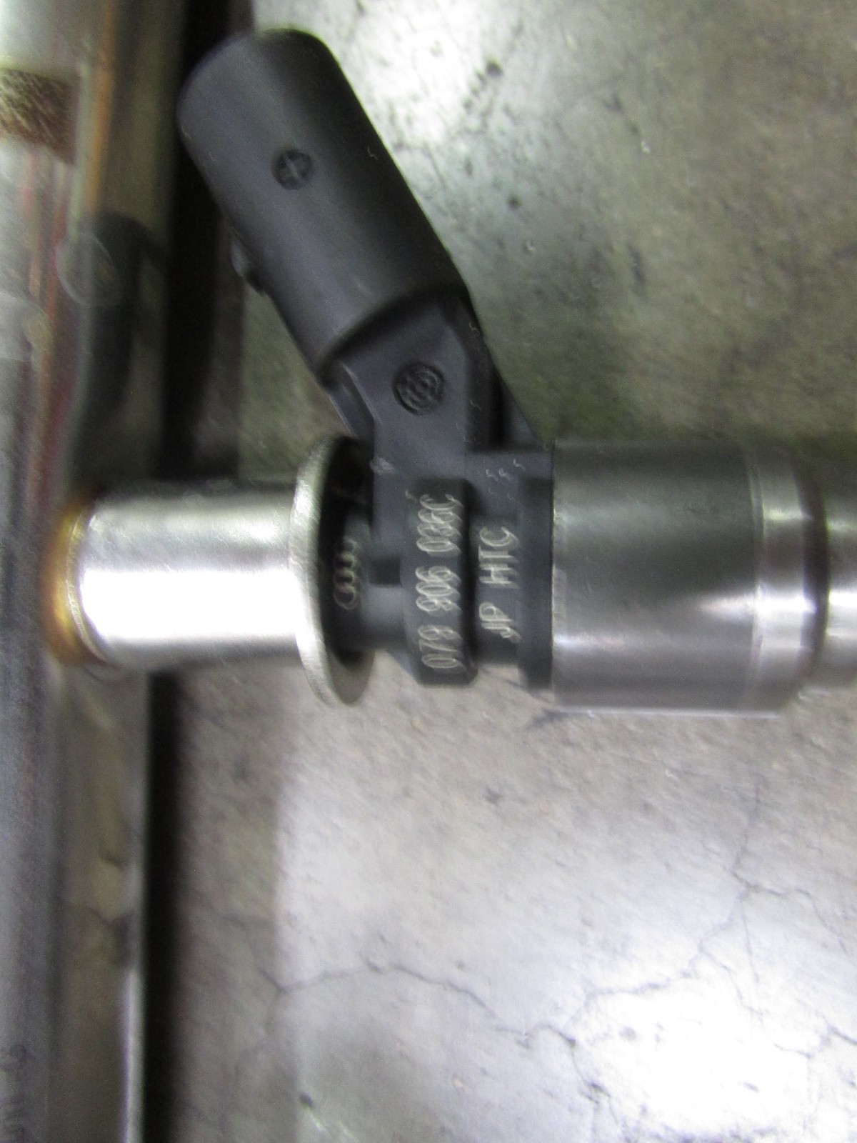 Lamborghini Gallardo, LH, Left Fuel Rail, With Injectors, P/N 07L133315G, Used