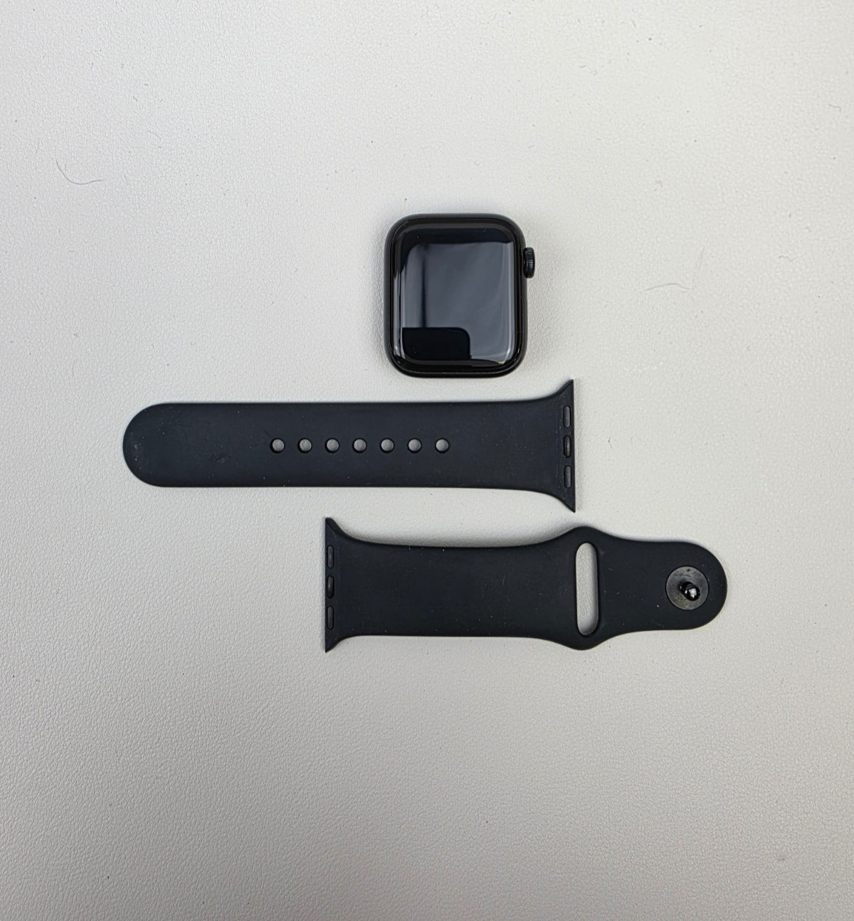 (LOCKED) Apple Watch SE (2nd Gen) (GPS, 40mm) - Midnight Aluminium Case - (READ)