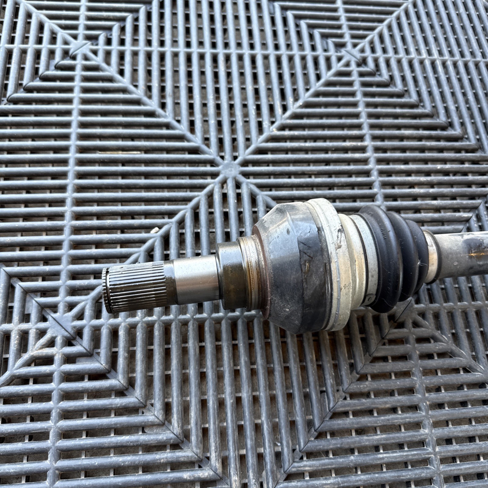 2017 MCLAREN 570S REAR RIGHT AXLE SHAFT 11G0296CP
