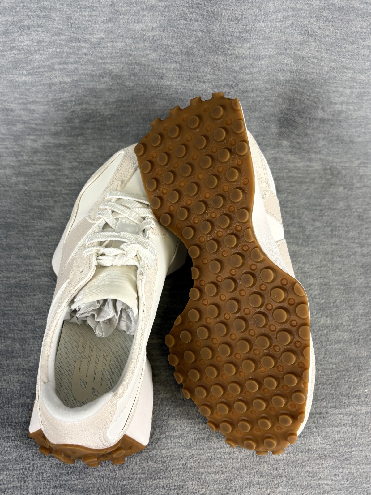 New Balance 327 Lifestyle Sneakers Womens 6.5 M Beige White Walking Comfort thumbnail 3