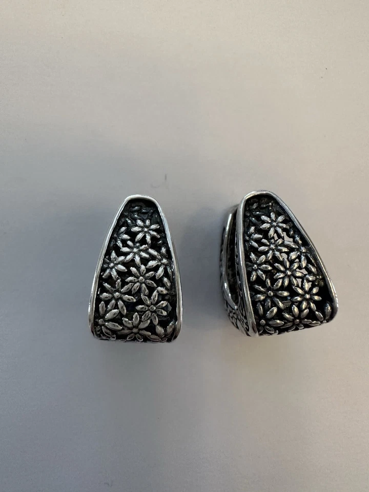 Pendientes de aro reversibles pesados Ann King Daisy de ley y 18k Foto 3 de 4