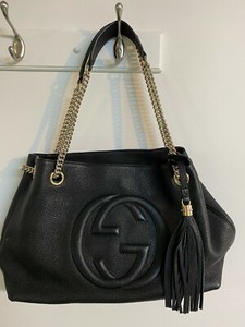gucci black handbolsa with gold chain