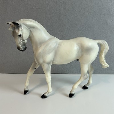 Vintage Breyer 1996 Light Grey White Warmblood Gelding w/ Shoes Traditional 9 