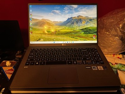 LG gram 15'' Ultra-Lightweight Laptop with 10th Gen Intel  Core  Processor