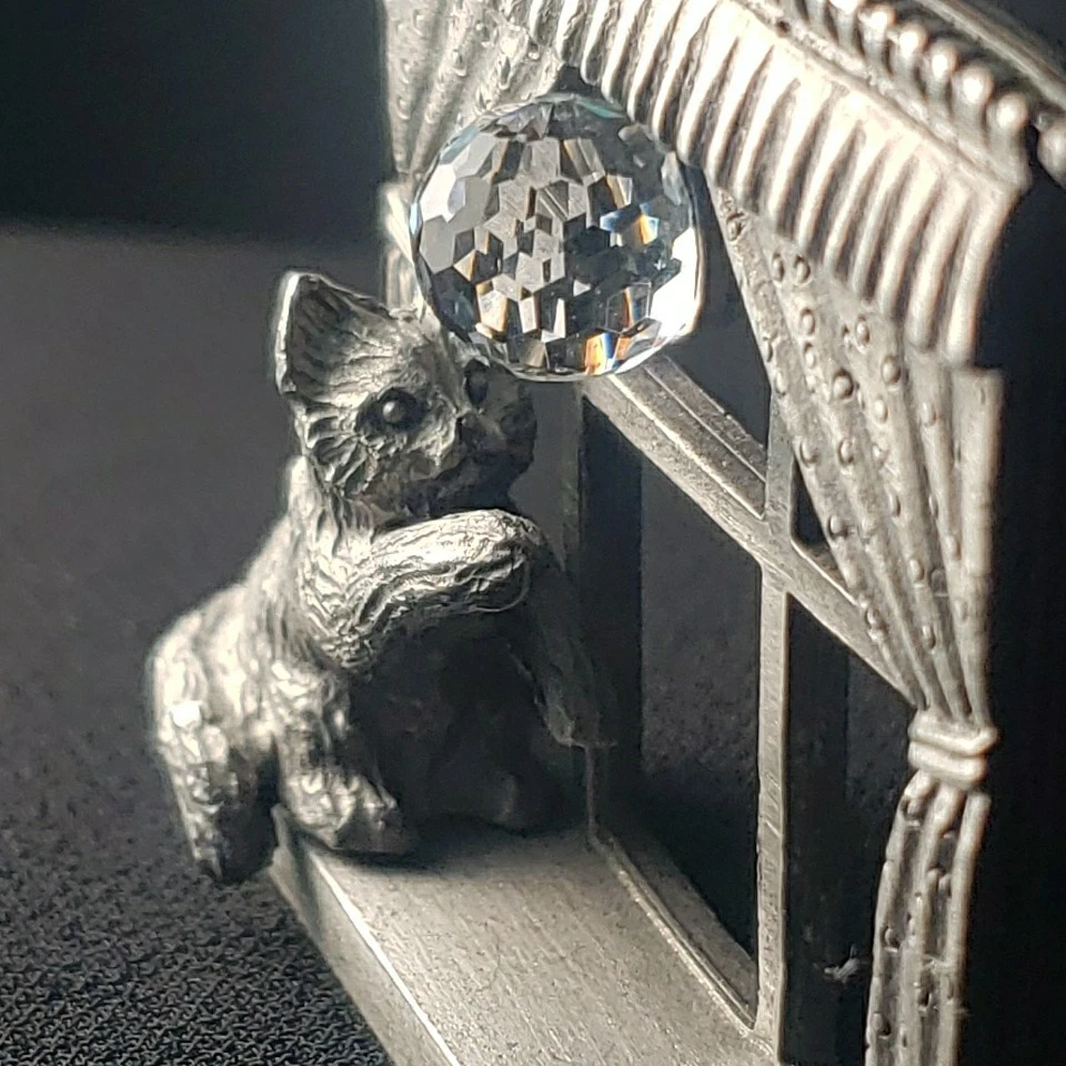 Estatuilla de escena de ventana de gato de peltre Spoontiques 1985 con luna de cristal modelo 409 rara Foto 2 de 4