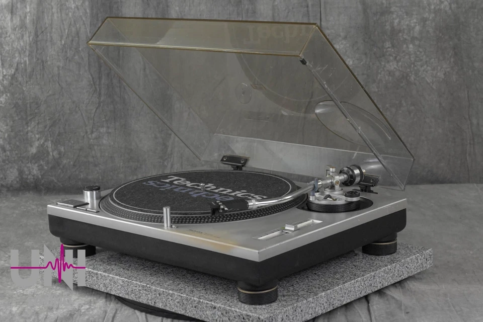 Technics SL-1200MK2-A Silver Direct Drive DJ Turntable in Good condition - Image 2 of 4